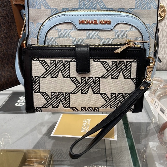 MICHAEL KORS JET SET TRAVEL 35S3GTVW7J LIGHT SAGE LG DOUBLE ZIP WRISTLET-WALLET- - Picture 7 of 16